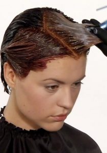 Ausbildung Friseur Berlin icono Haarfarbe Step5
